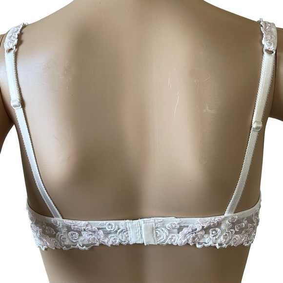 Vintage early 90s Lise Charmel retired style pink and white floral romantic bra - Picture 8 of 14